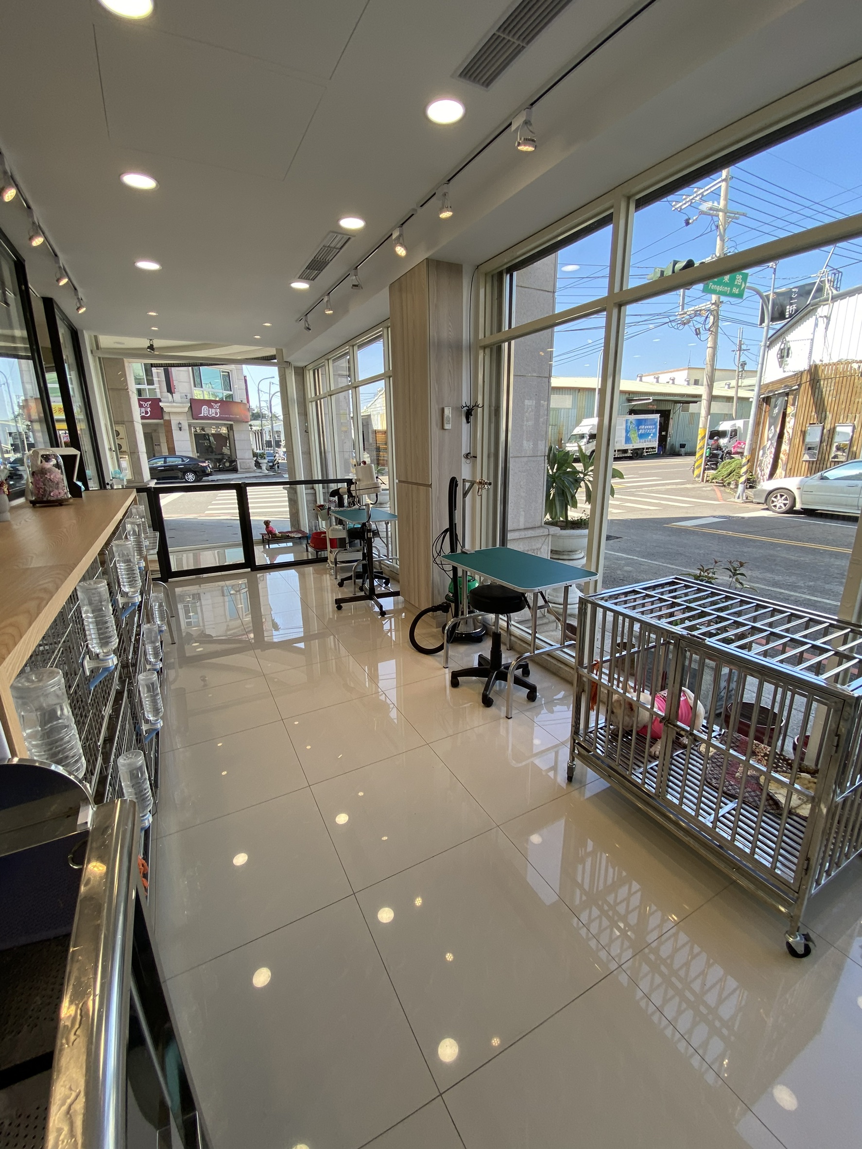 明亮開放的沙龍空間